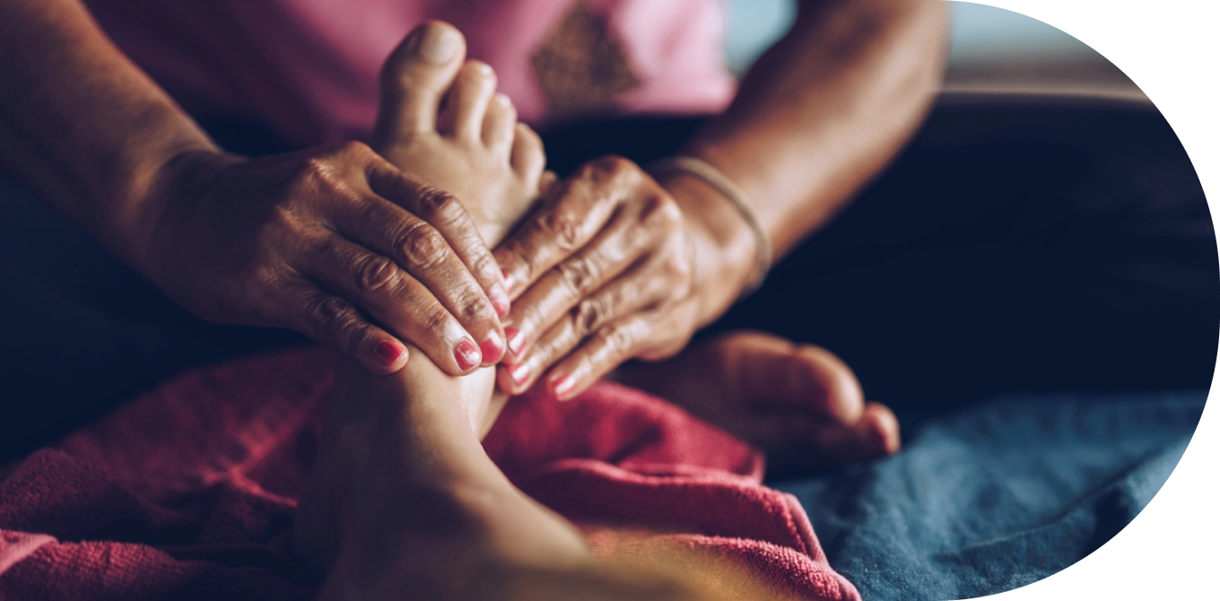 Conheça os benefícios da reflexologia podal para seu corpo e estado de espírito. O relaxamento trazido pela reflexologia dos pés é intenso e integral.